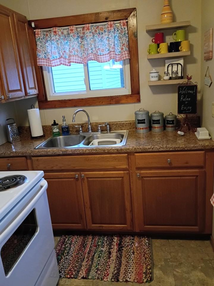 209 Walnut St - Photo 2 of 9