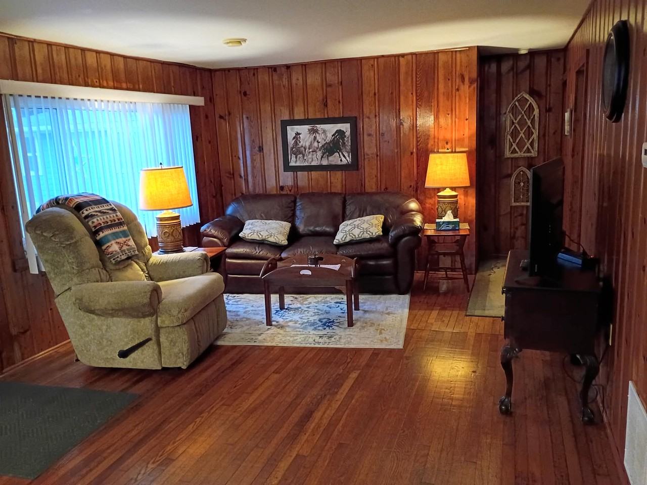 209 Walnut St - Photo 5 of 9