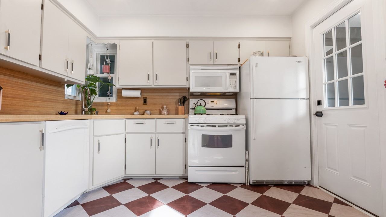 44 Schlosser Dr - Photo 4 of 20