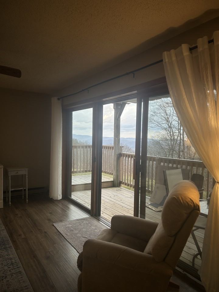 164 Hanging Rock Villas - Photo 5 of 10