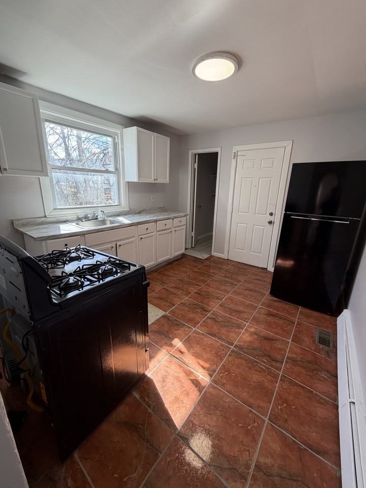 75 N 15th St #1 - Photo 3 of 6