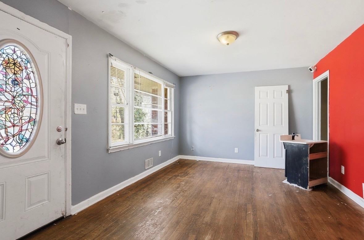 1548 Sylvan Rd Sw - Photo 2 of 11