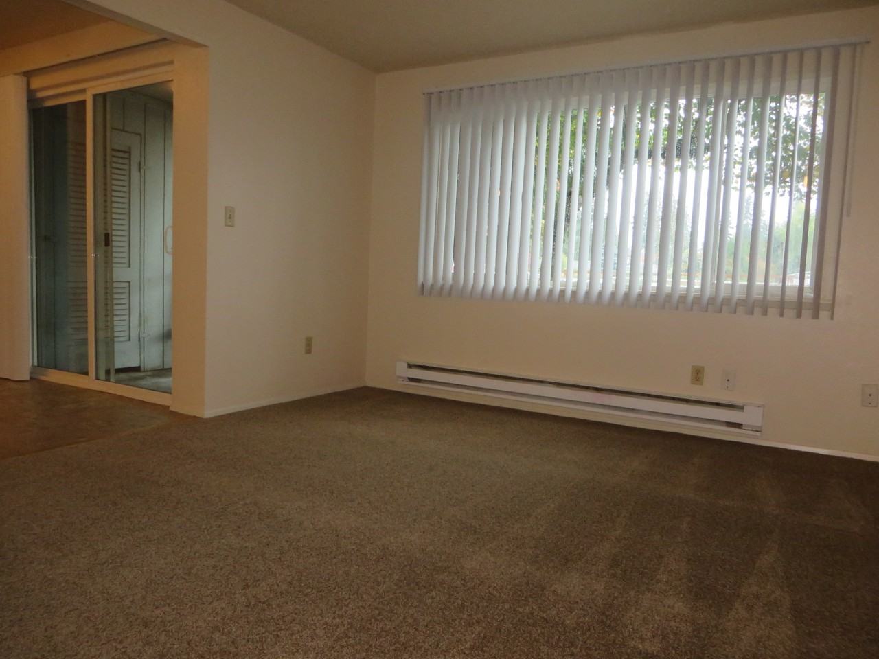 11020 122nd St E #2 - Photo 4 of 9