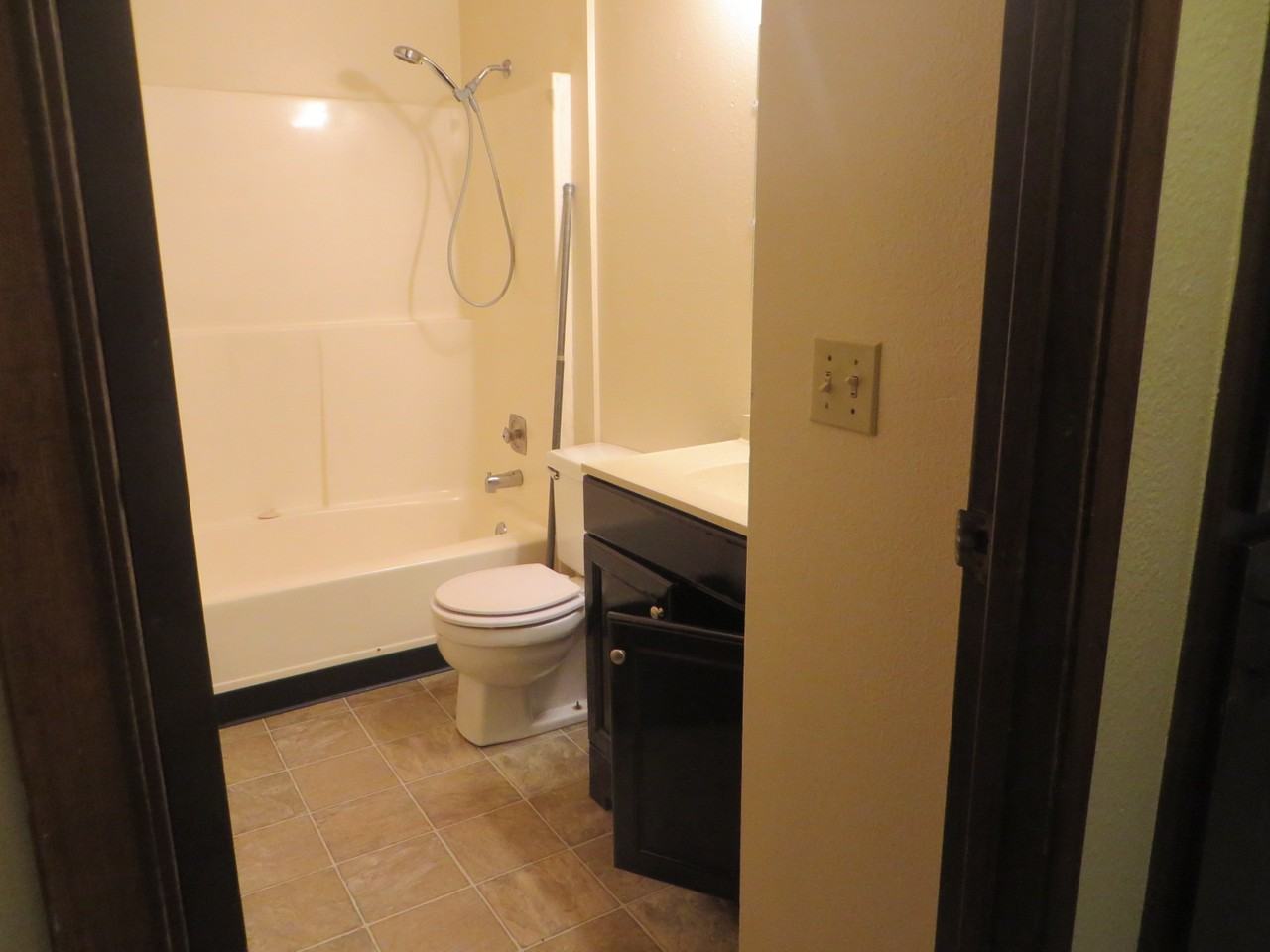 11020 122nd St E #2 - Photo 5 of 9