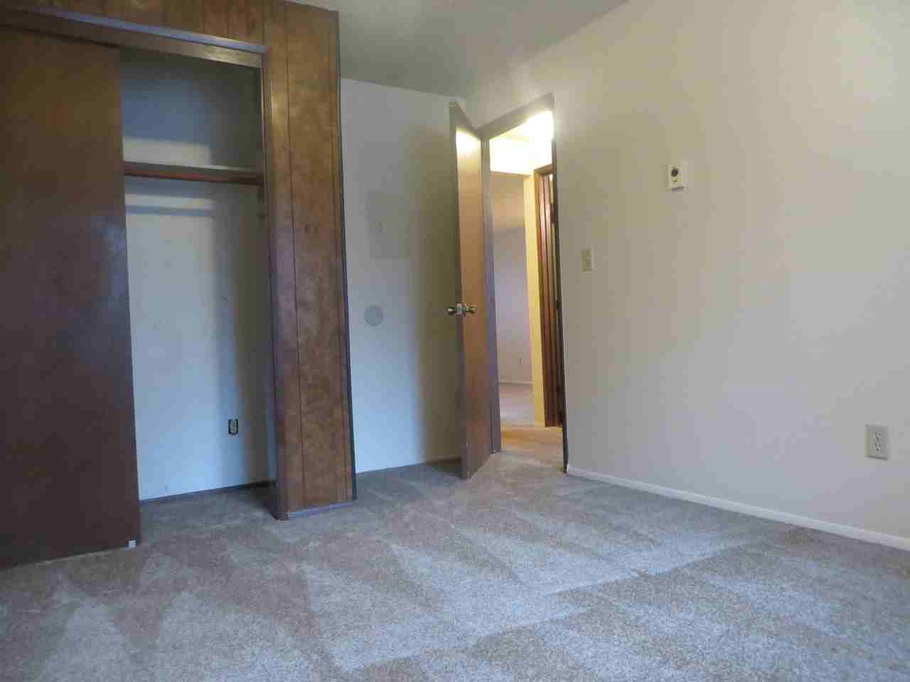 11020 122nd St E #2 - Photo 7 of 9