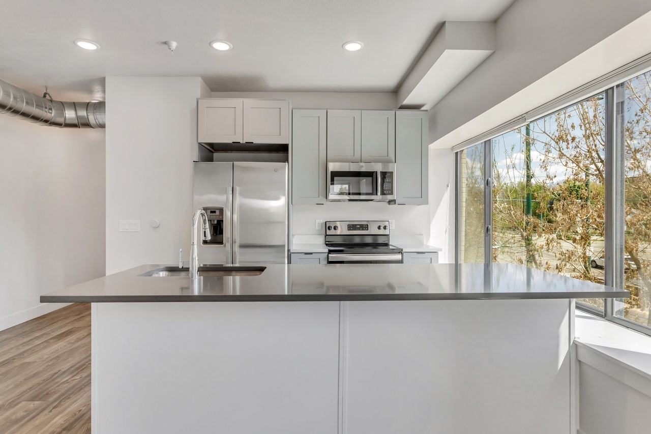 606 W North Temple #201 - Photo 3 of 19