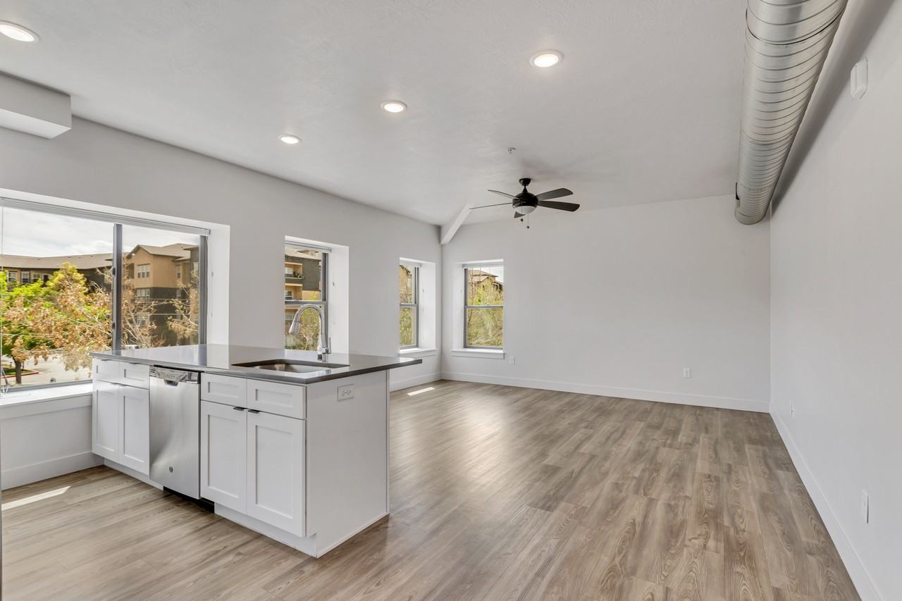 606 W North Temple #201 - Photo 5 of 19