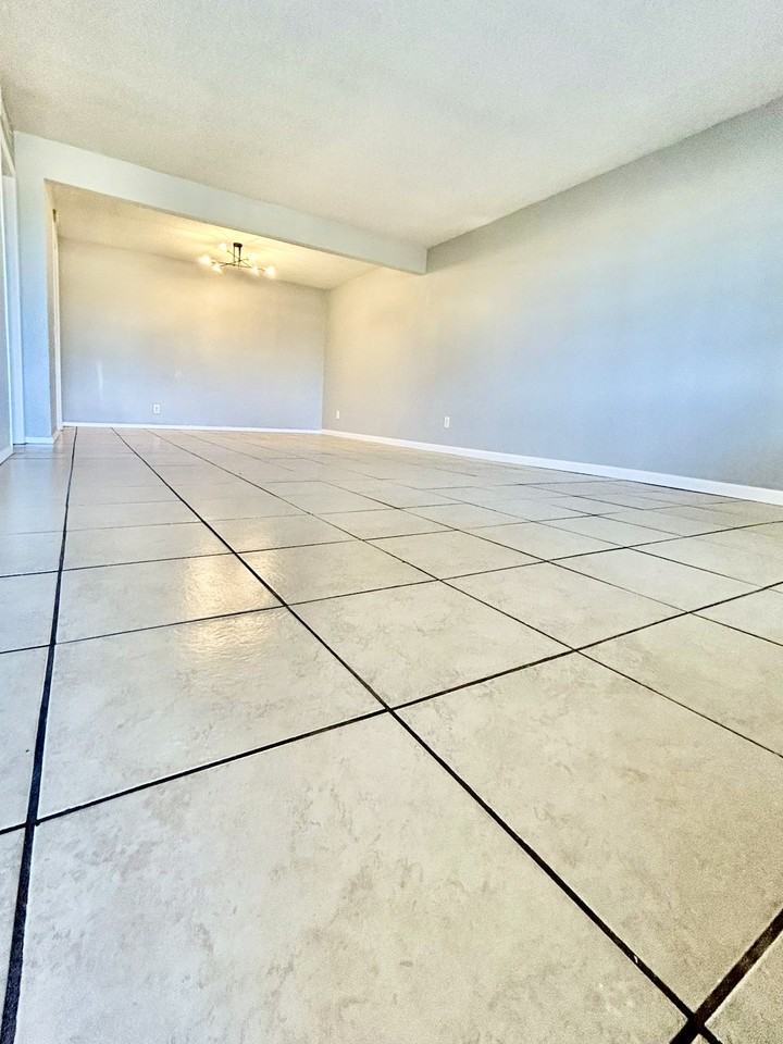 3817 Englewood Cir #3817 - Photo 2 of 19