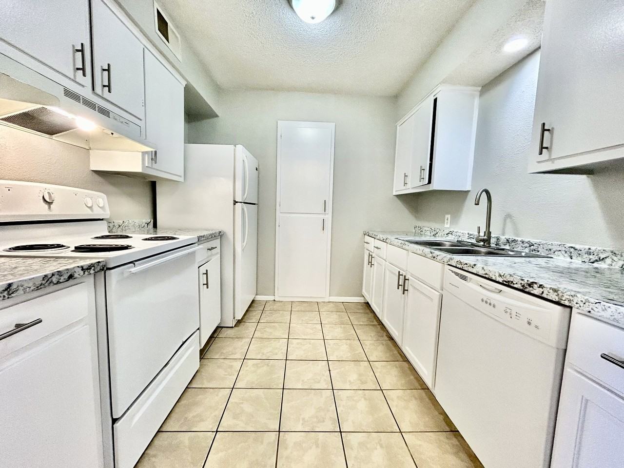 3817 Englewood Cir #3817 - Photo 3 of 19