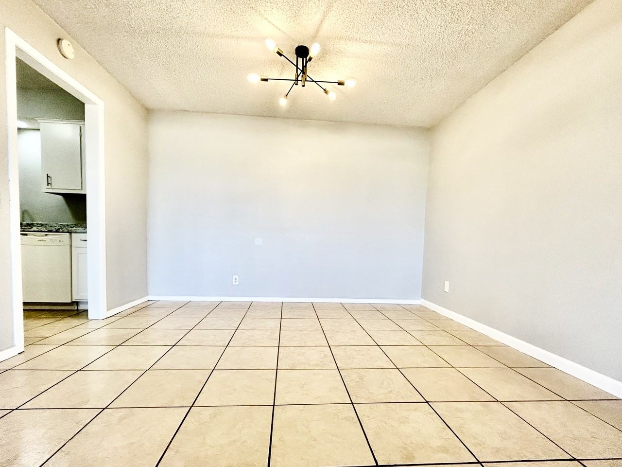 3817 Englewood Cir #3817 - Photo 5 of 19