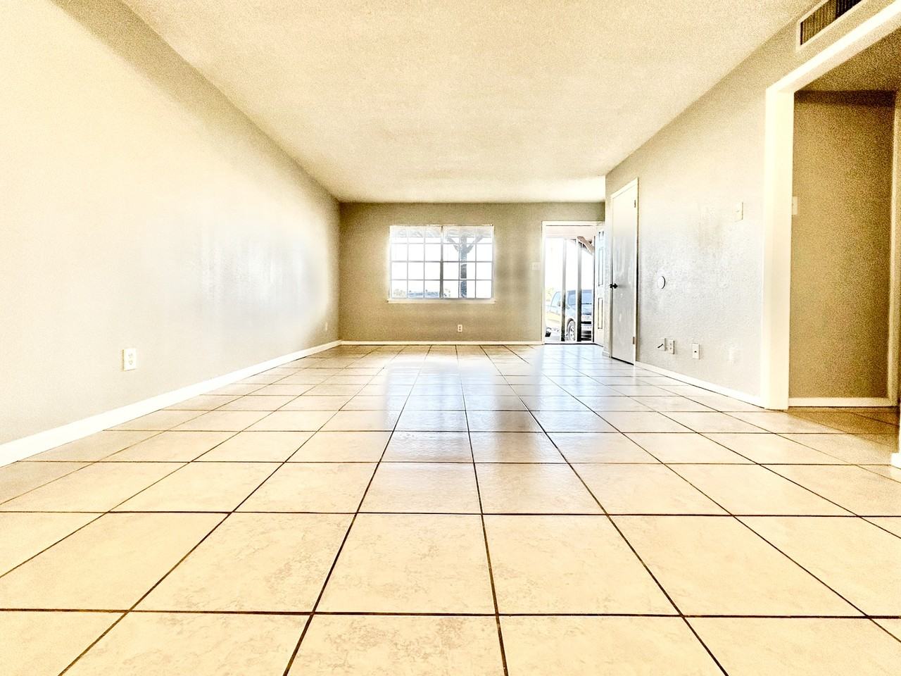 3817 Englewood Cir #3817 - Photo 6 of 19