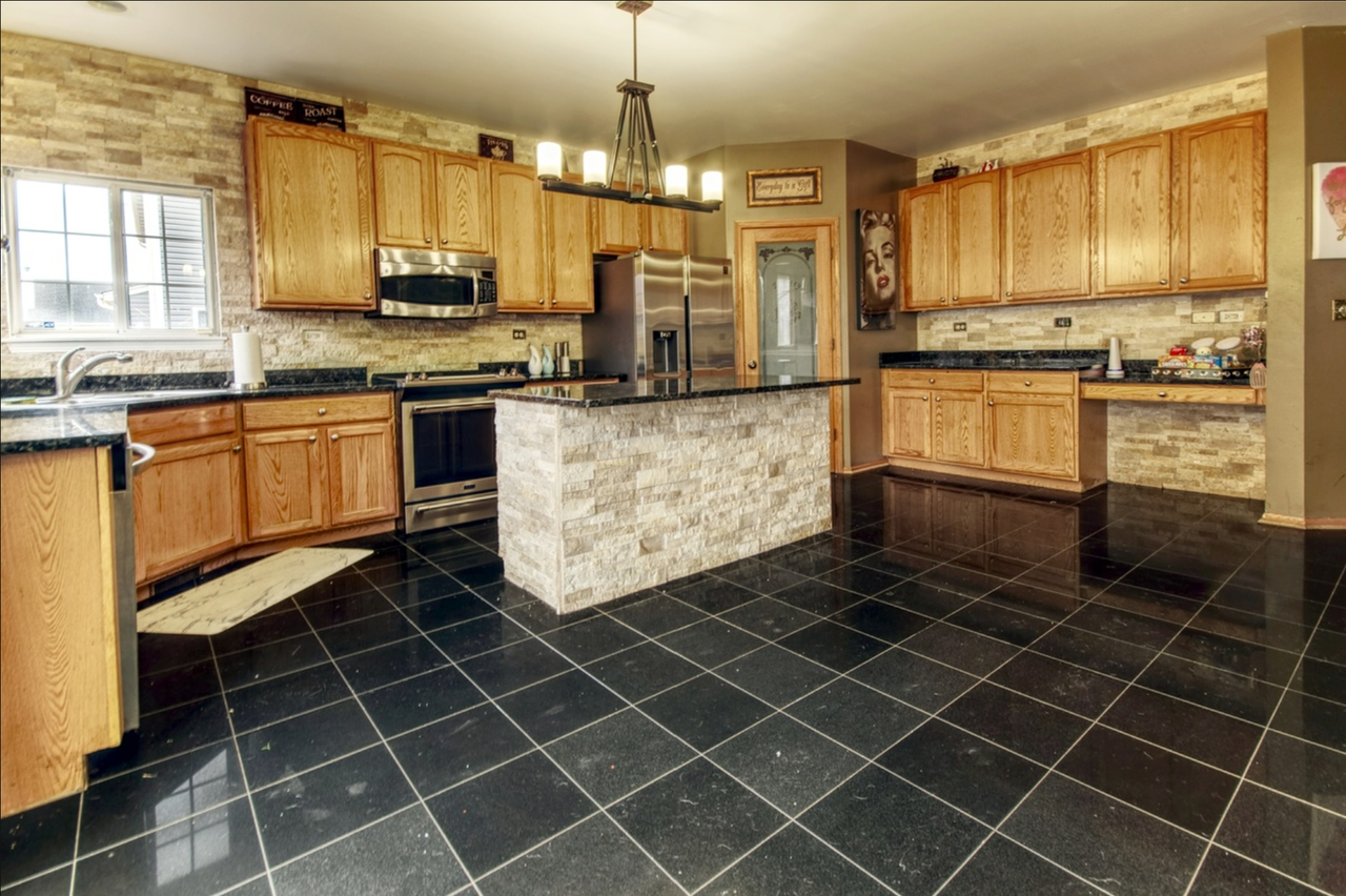 1018 Jewelflower Lane - Photo 3 of 7