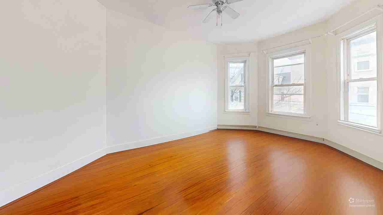 19 Newport St, Boston, MA 02125 - Photo 5 of 13