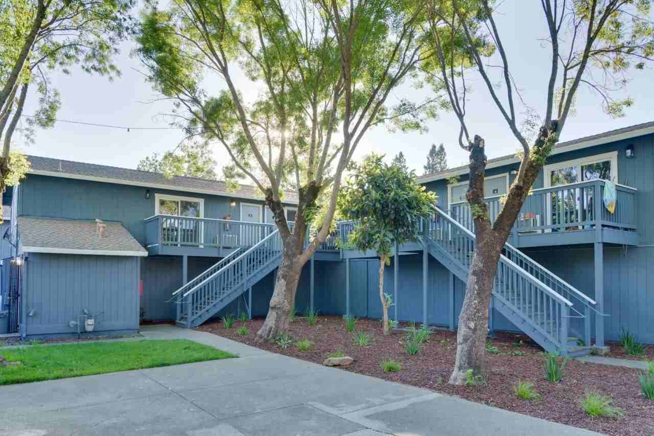 647 Dutton Avenue - Photo 2 of 24