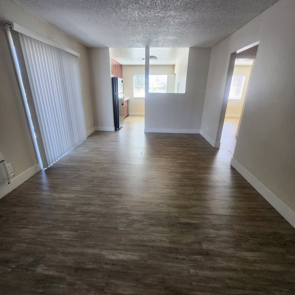 647 Dutton Avenue - Photo 7 of 24