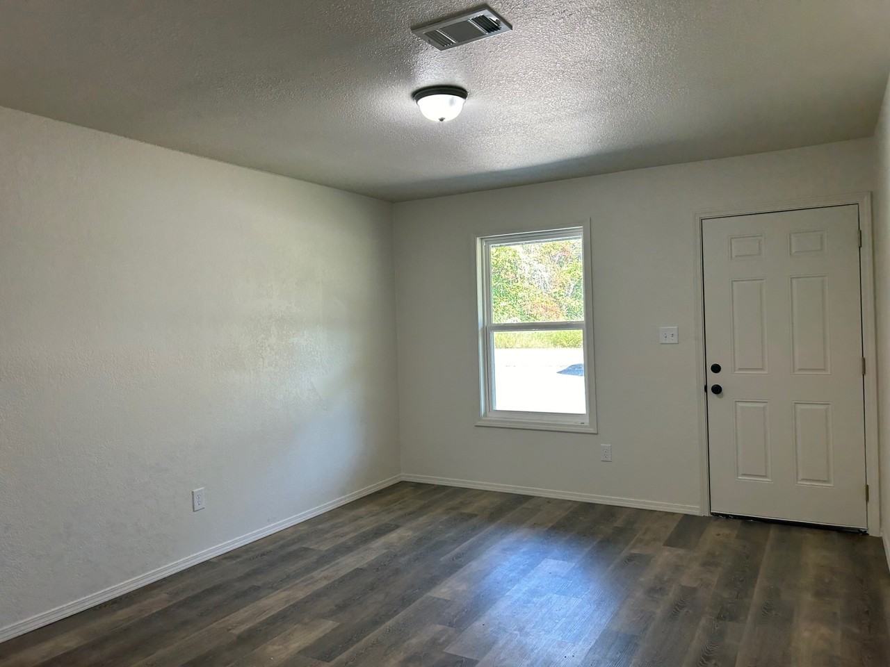 209 East Leftwich Street -1 - Photo 2 of 18