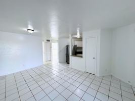 featured image of 519 W Kalmia Dr