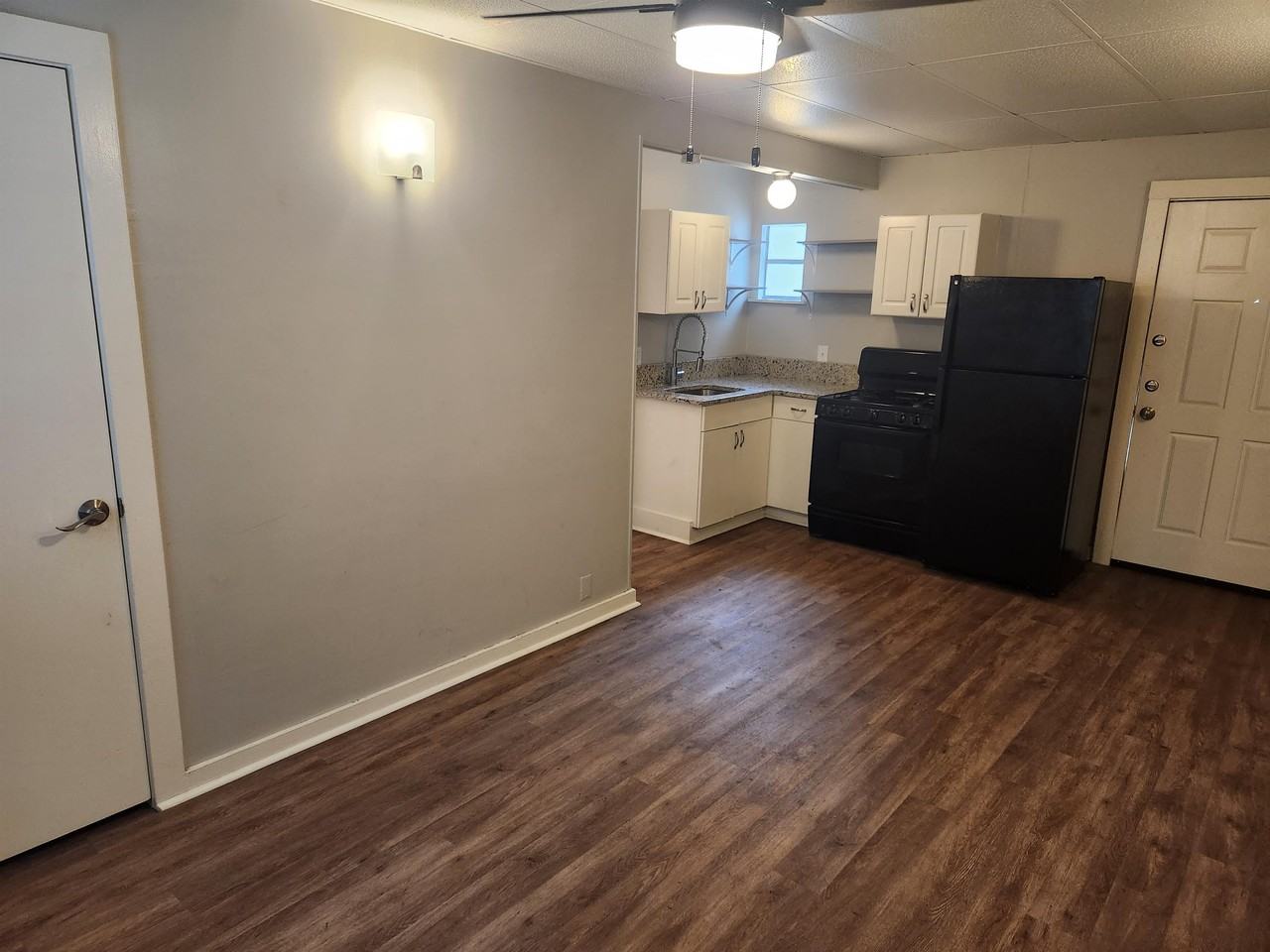 203 East Rosewood Avenue - Photo 3 of 17