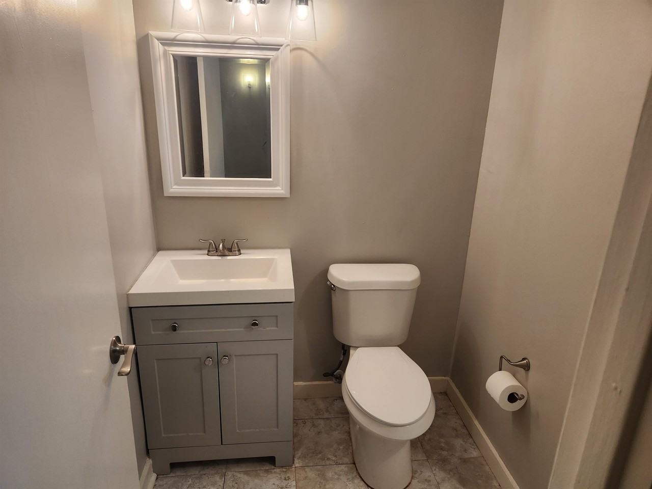 203 East Rosewood Avenue - Photo 5 of 17