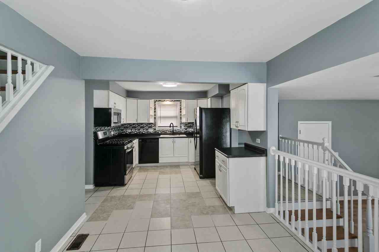 14500 S Sawyer, Midlothian, IL 60445 #1 - Photo 3 of 15