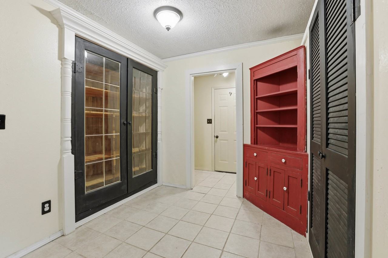 1328 Hazelwood Dr #1 - Photo 5 of 34