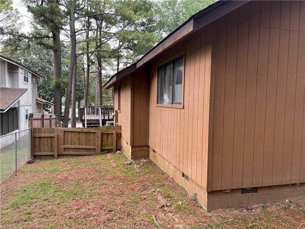 80 Mayfair Dr - Photo 4 of 24