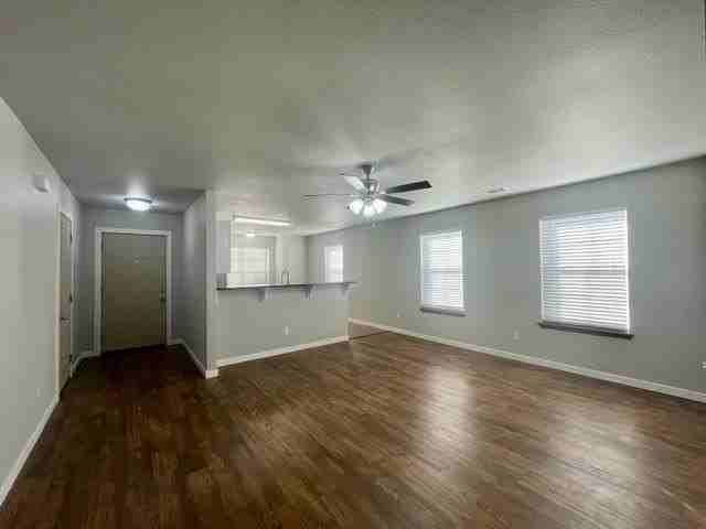 220 Sage St - Photo 4 of 14