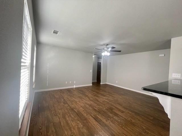 220 Sage St - Photo 5 of 14