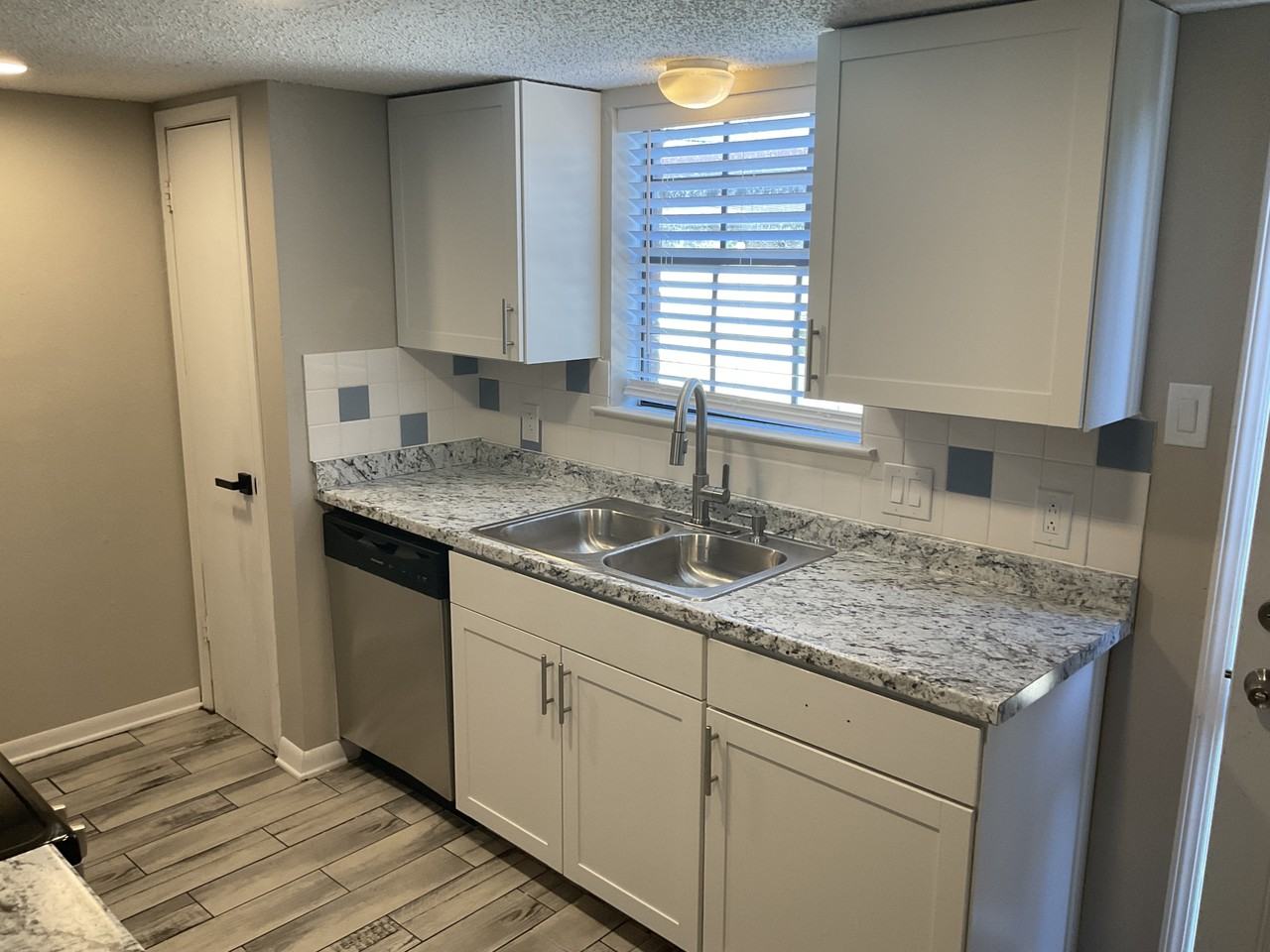 85 E. Caldwood Dr - 6Unit 6 #6 - Photo 3 of 12