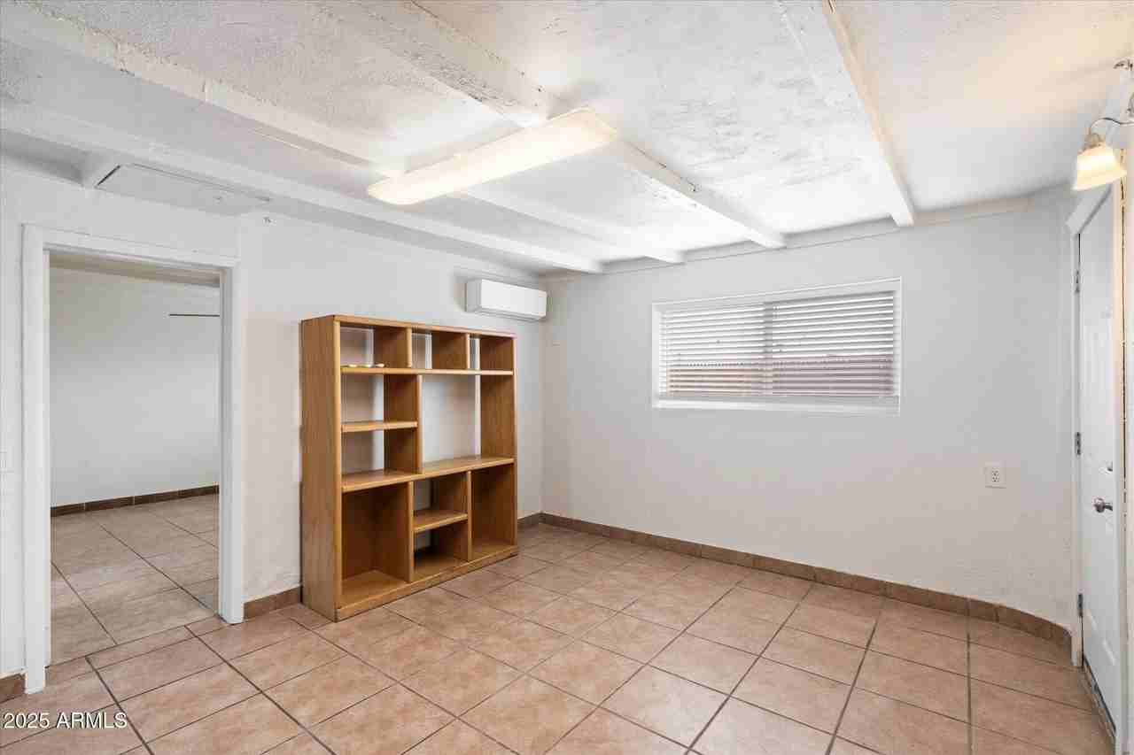 703 W 1st Pl Apt 2 - Photo 4 of 10