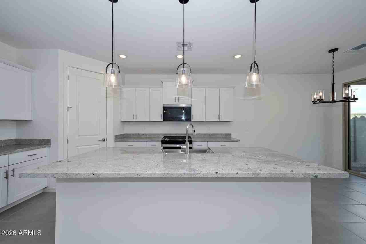 16004 W Honeysuckle Dr - Photo 2 of 36