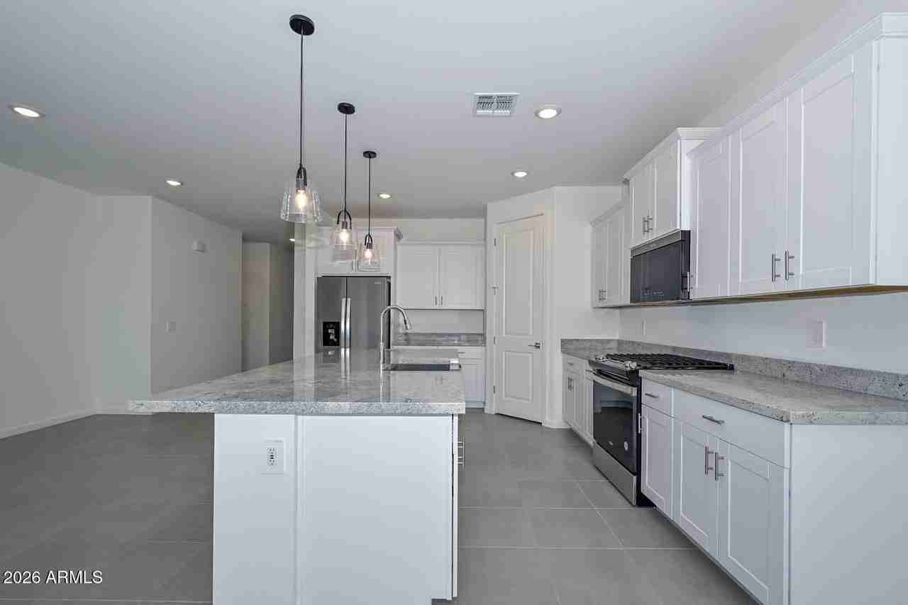 16004 W Honeysuckle Dr - Photo 7 of 36