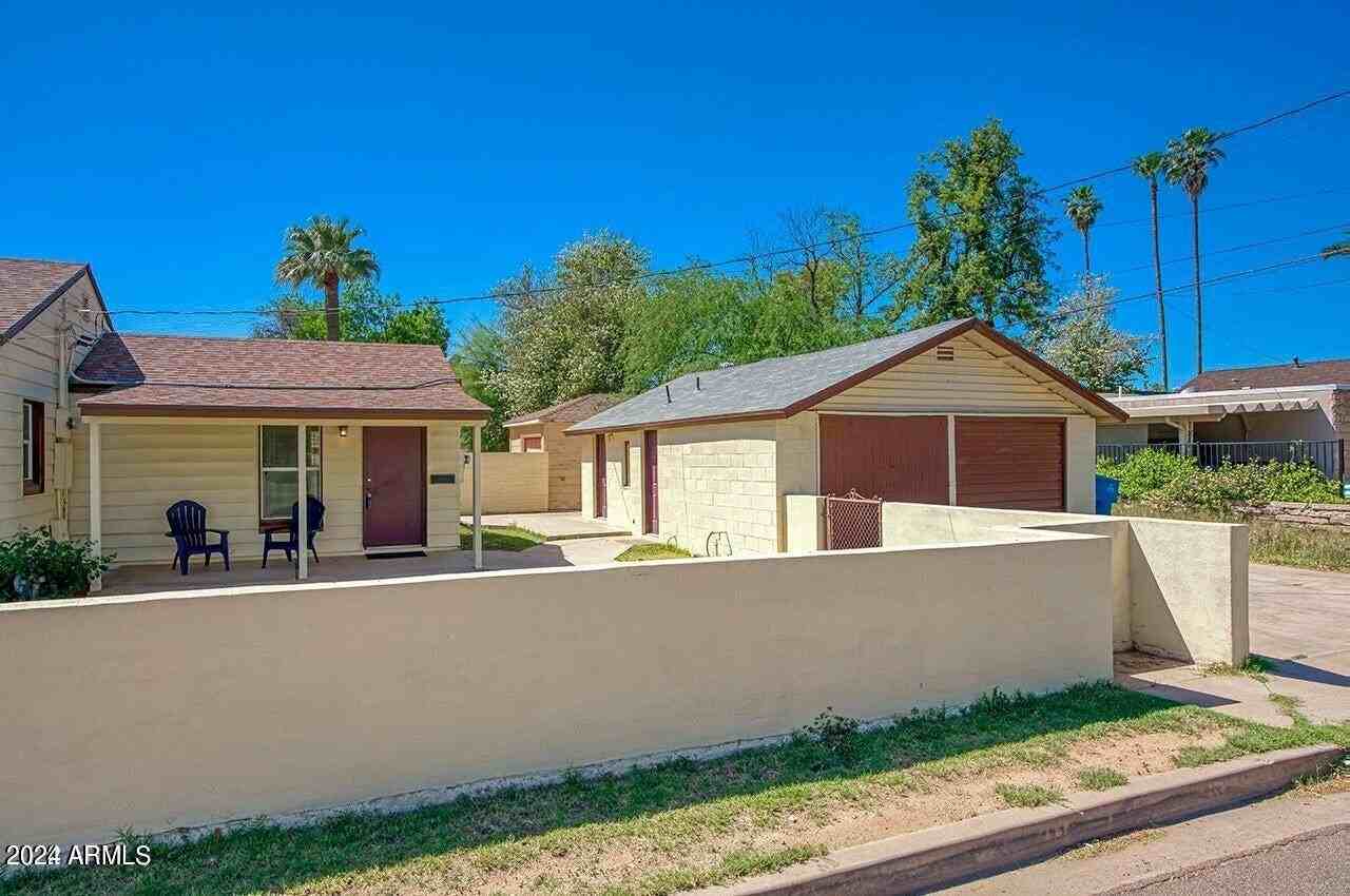 502 W Roma Ave #B - Photo 4 of 15