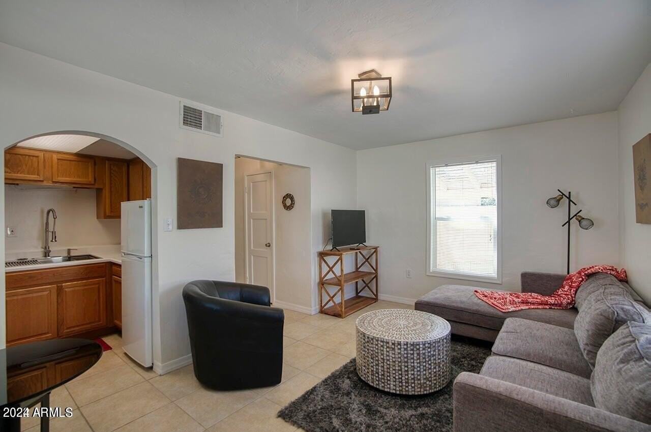 502 W Roma Ave #B - Photo 5 of 15