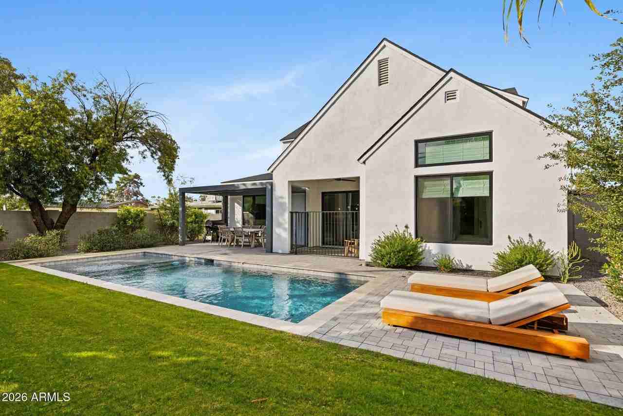 4145 N 42nd Pl - Photo 4 of 26