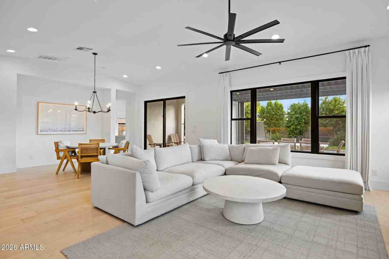 4145 N 42nd Pl - Photo 7 of 26