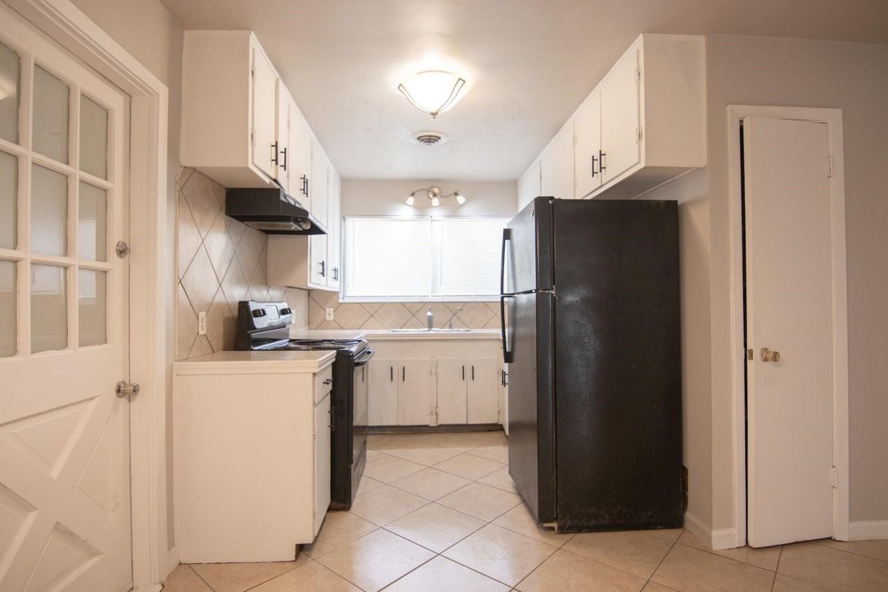 3714 Ridgemont Dr - Photo 4 of 9