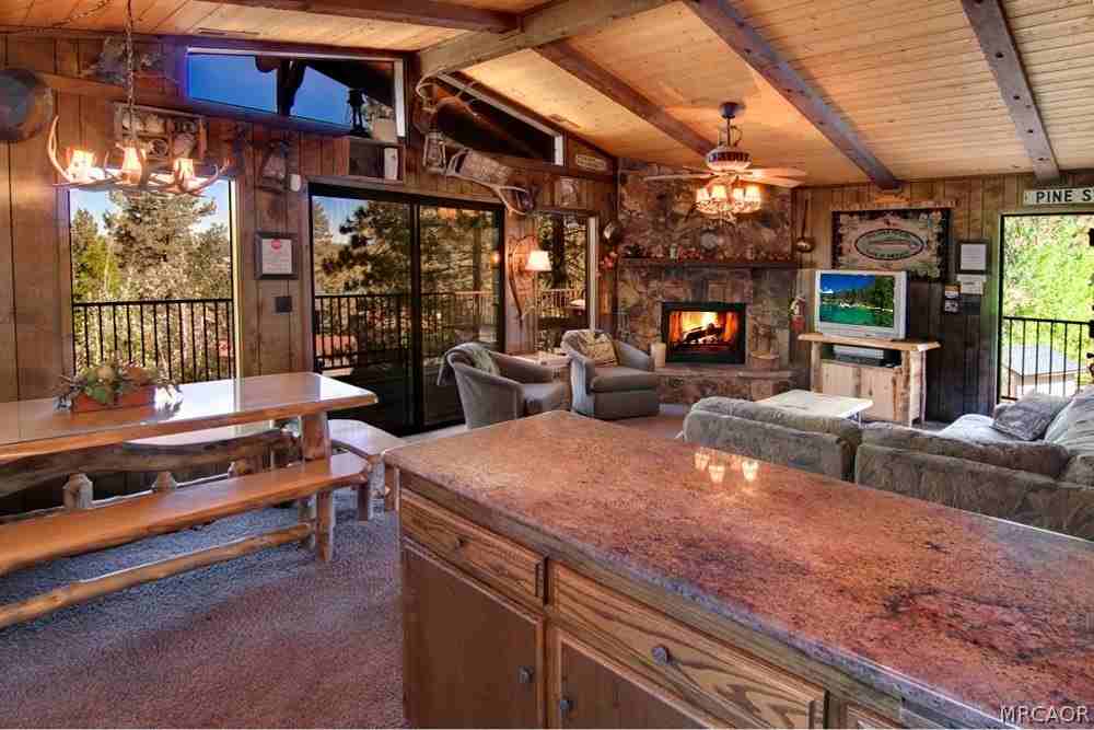 581 Chipmunk Ln - Photo 3 of 18