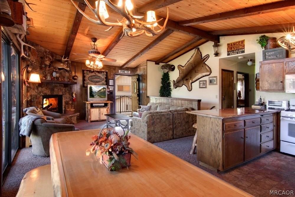 581 Chipmunk Ln - Photo 4 of 18