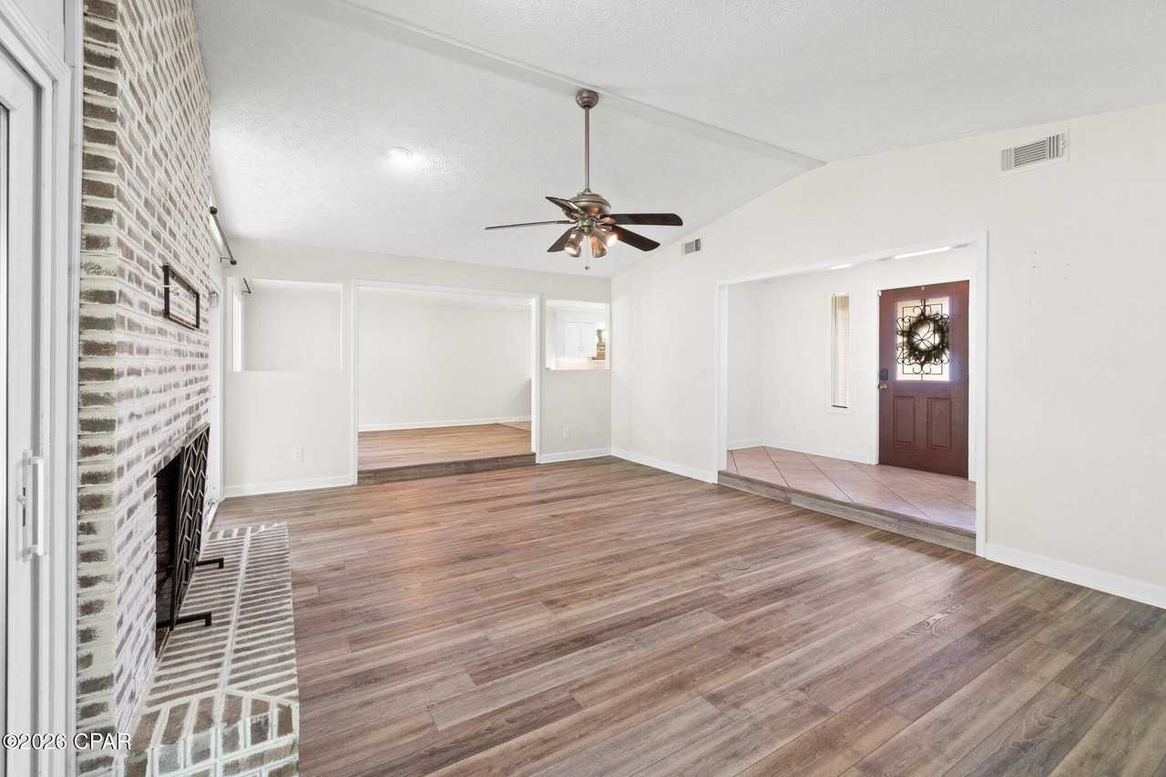 136 Derby Woods Dr - Photo 4 of 27