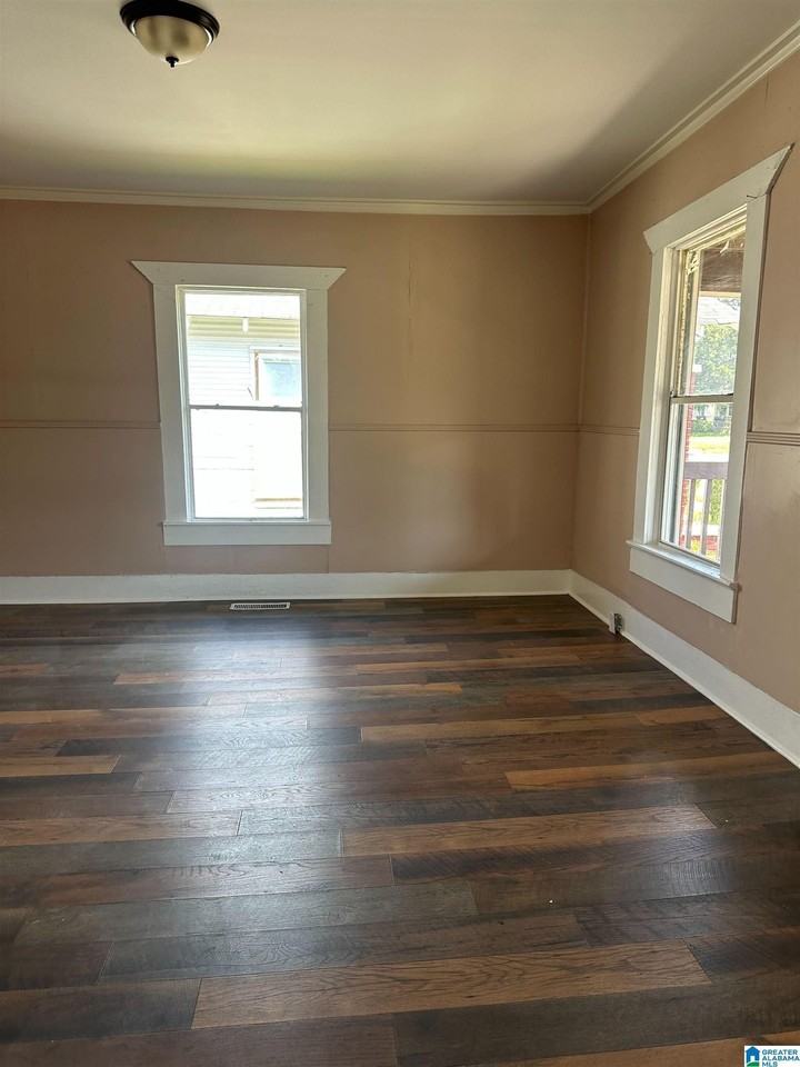 1304 Avenue G - Photo 5 of 20