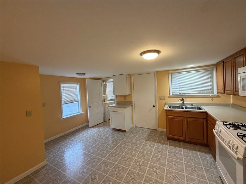 24 Maynard St Apt 101 - Photo 3 of 16