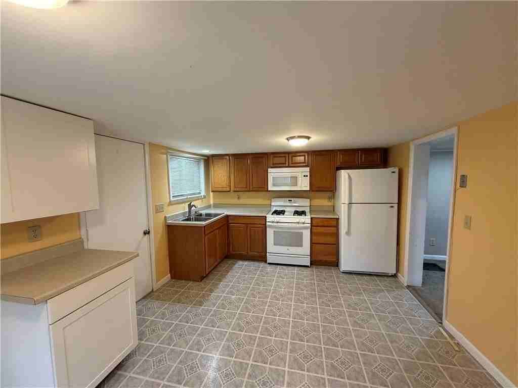 24 Maynard St Apt 101 - Photo 6 of 16