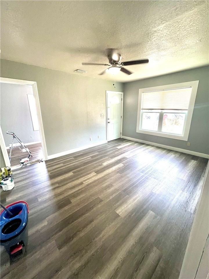 1646 Green Grove Dr - Photo 2 of 13