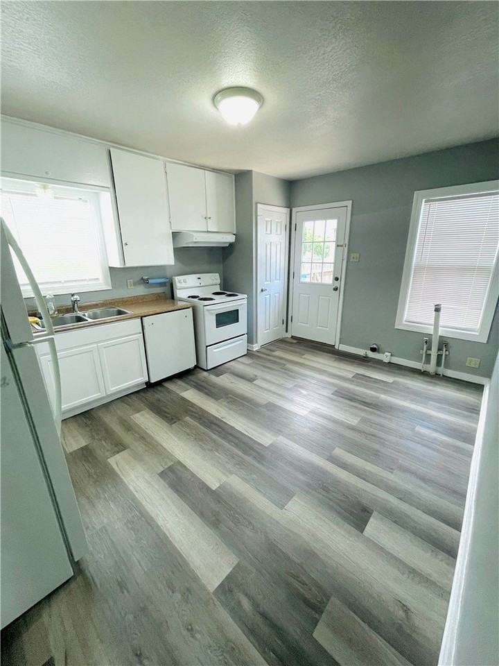 1646 Green Grove Dr - Photo 4 of 13