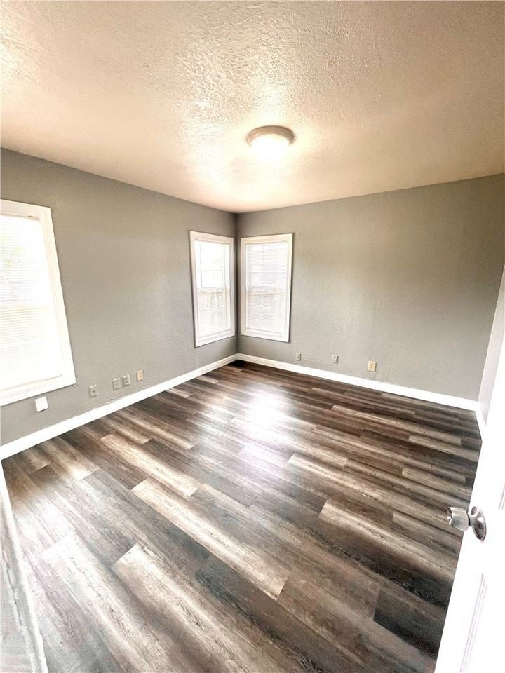 1646 Green Grove Dr - Photo 6 of 13