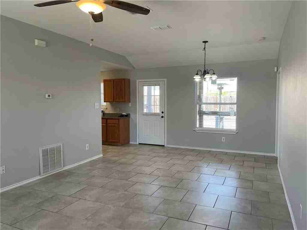 5934 Community Dr - Photo 5 of 15