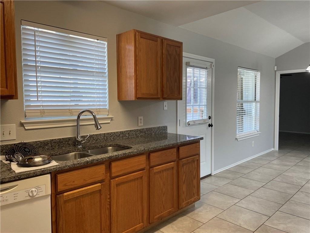 5934 Community Dr - Photo 6 of 15