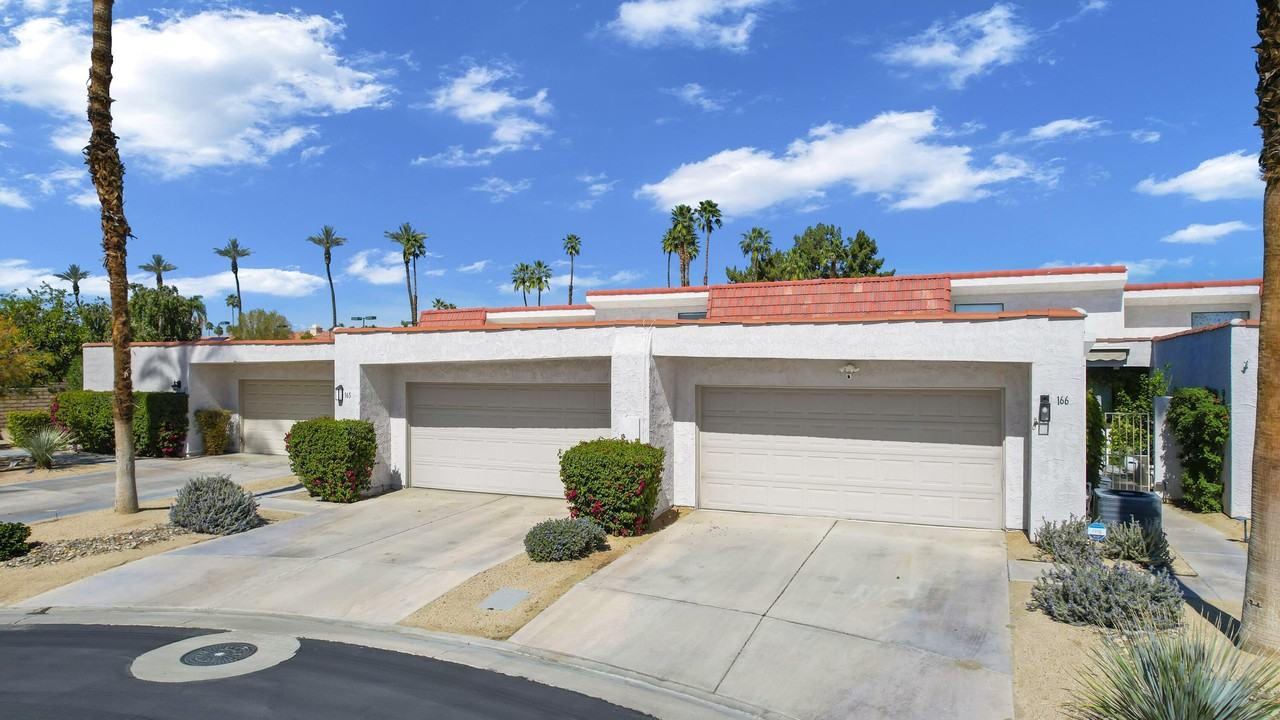 166 Wimbledon Ct - Photo 2 of 38