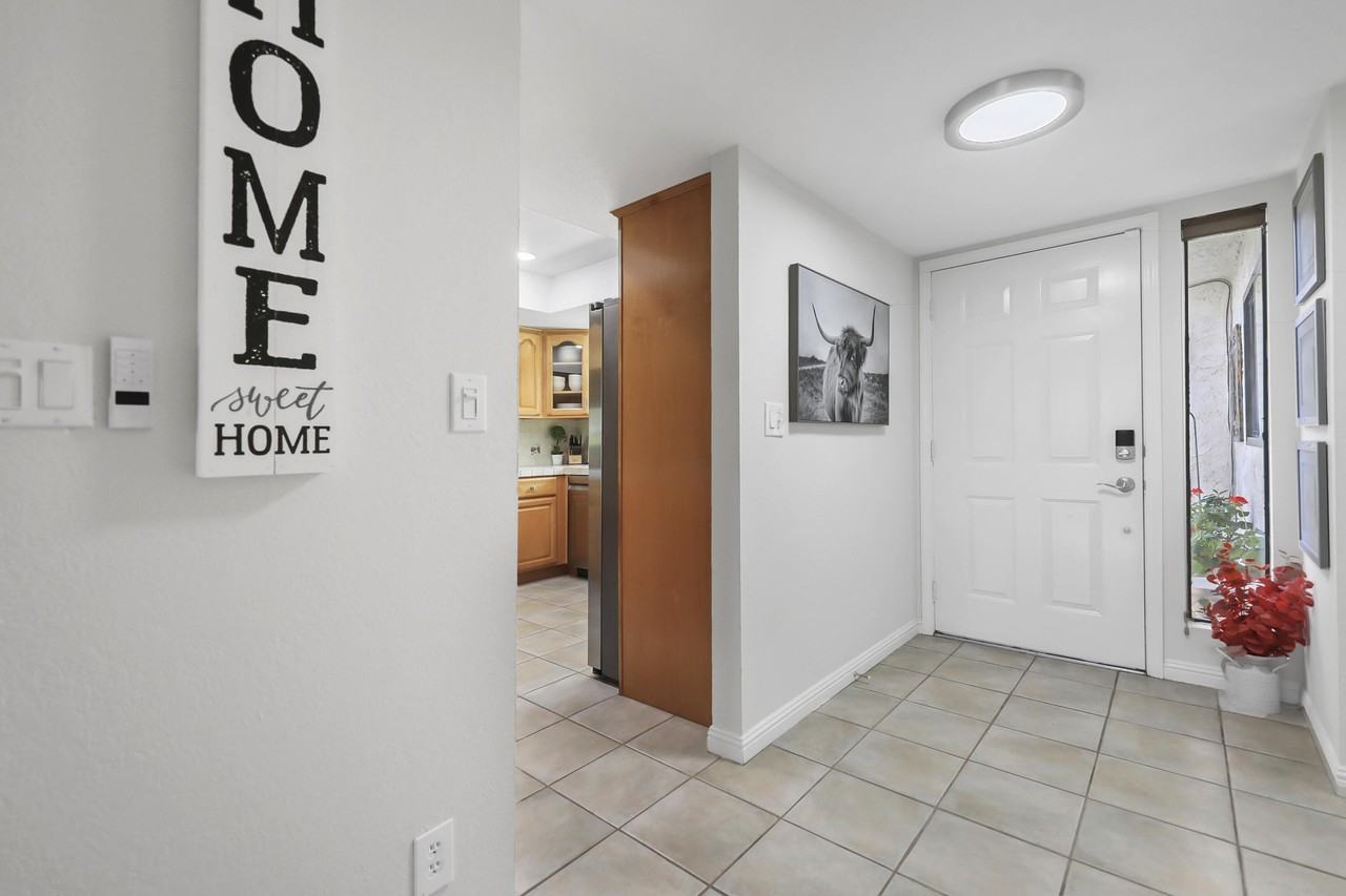 166 Wimbledon Ct - Photo 4 of 38